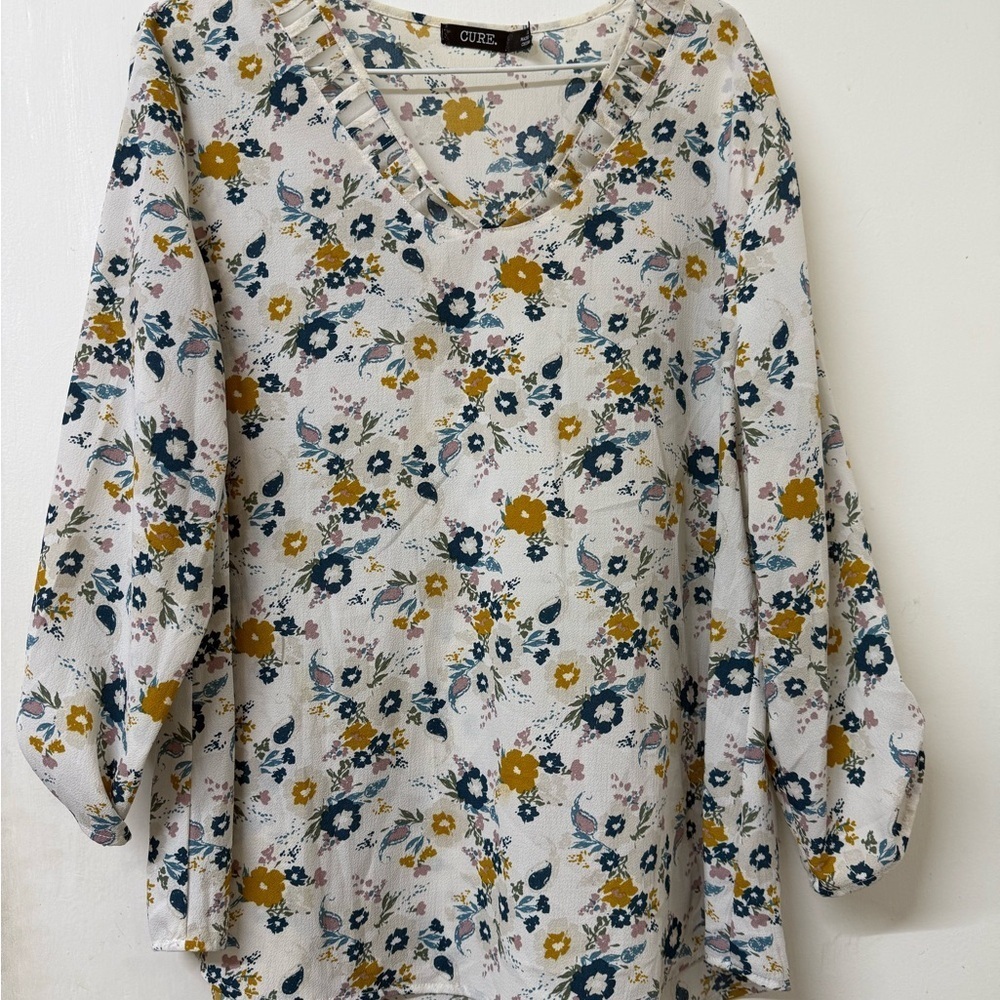 Cure Women's Floral V-Neck Blouse - White and Yellow